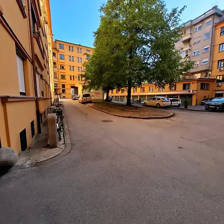 Feel Good At Dragon Bridge *